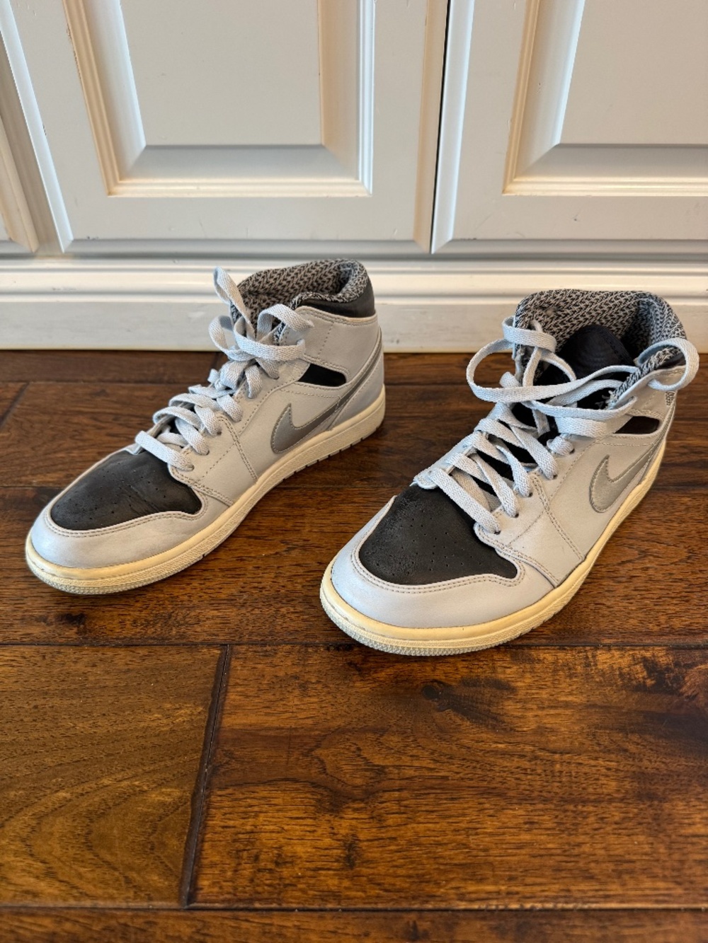 Nike Air Jordan 1 Retro High OG Black and White Sneakers US 8